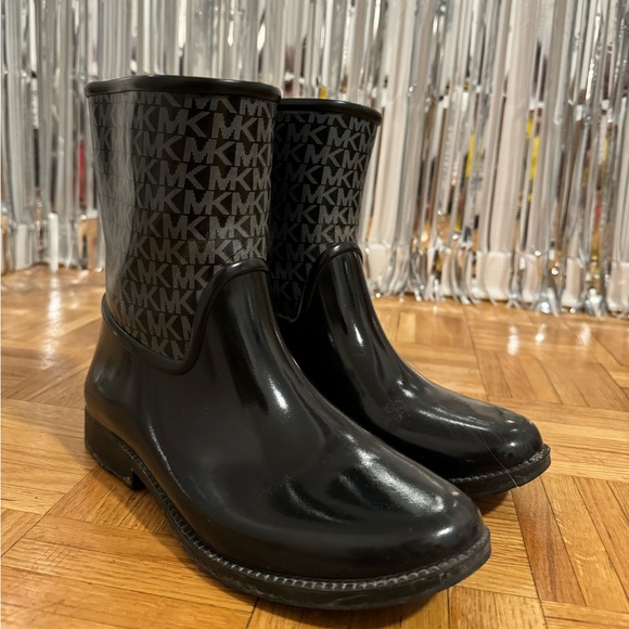 MICHAEL KORS
Sutter Logo Rubber Rain Boot - Picture 1 of 4